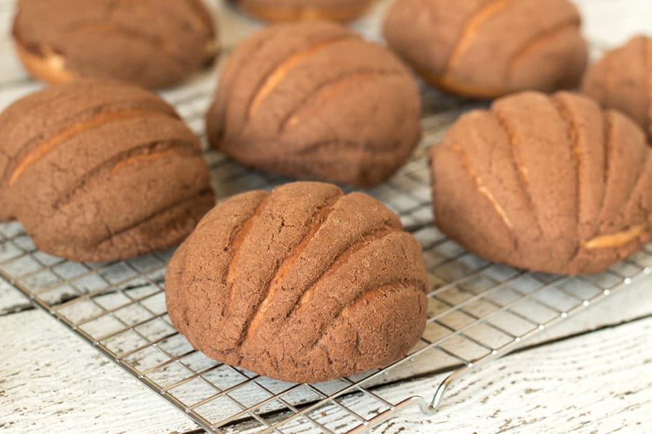 Mexican Sweet Bread (Conchas) - Cooking The Globe