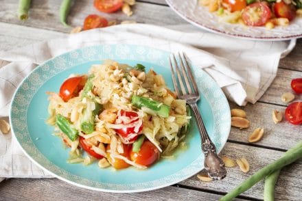 This Thai Green Papaya Salad, also known as Som Tum or Som Tam, combines a wide range of unique flavors making it unique and crazy delicious! | cookingtheglobe.com