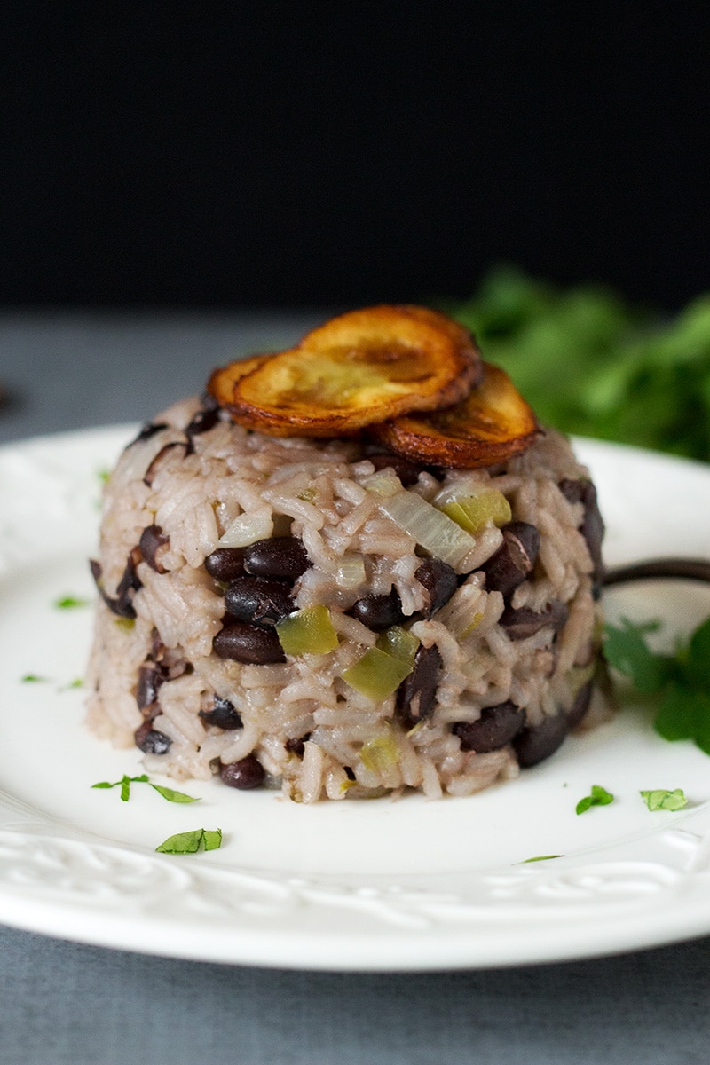 Classic Cuban black beans and rice dish called Moros Y Cristianos in Spanish. A perfect side dish! #cuba #rice | cookingtheglobe.com