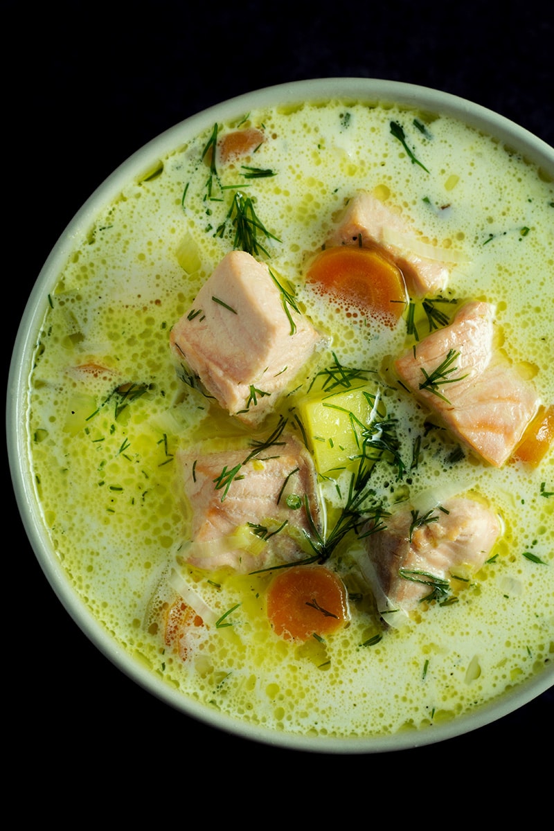 Hearty & creamy traditional Finnish Salmon Soup - Lohikeitto. Warms you up instantly and it's really filling! #Finland #soup #salmon | cookingtheglobe.com