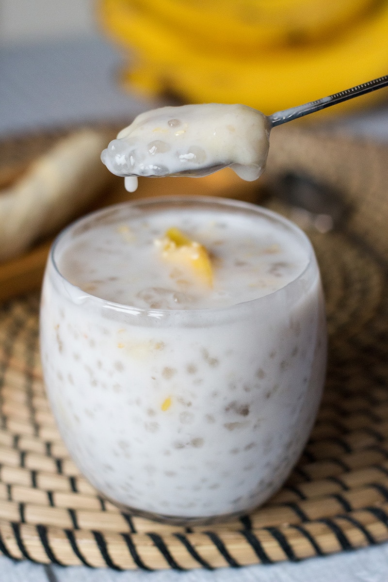 This Vietnamese banana tapioca pudding called Che Chuoi is awesome both warm and chilled! #pudding #vietnam #banana | cookingtheglobe.com