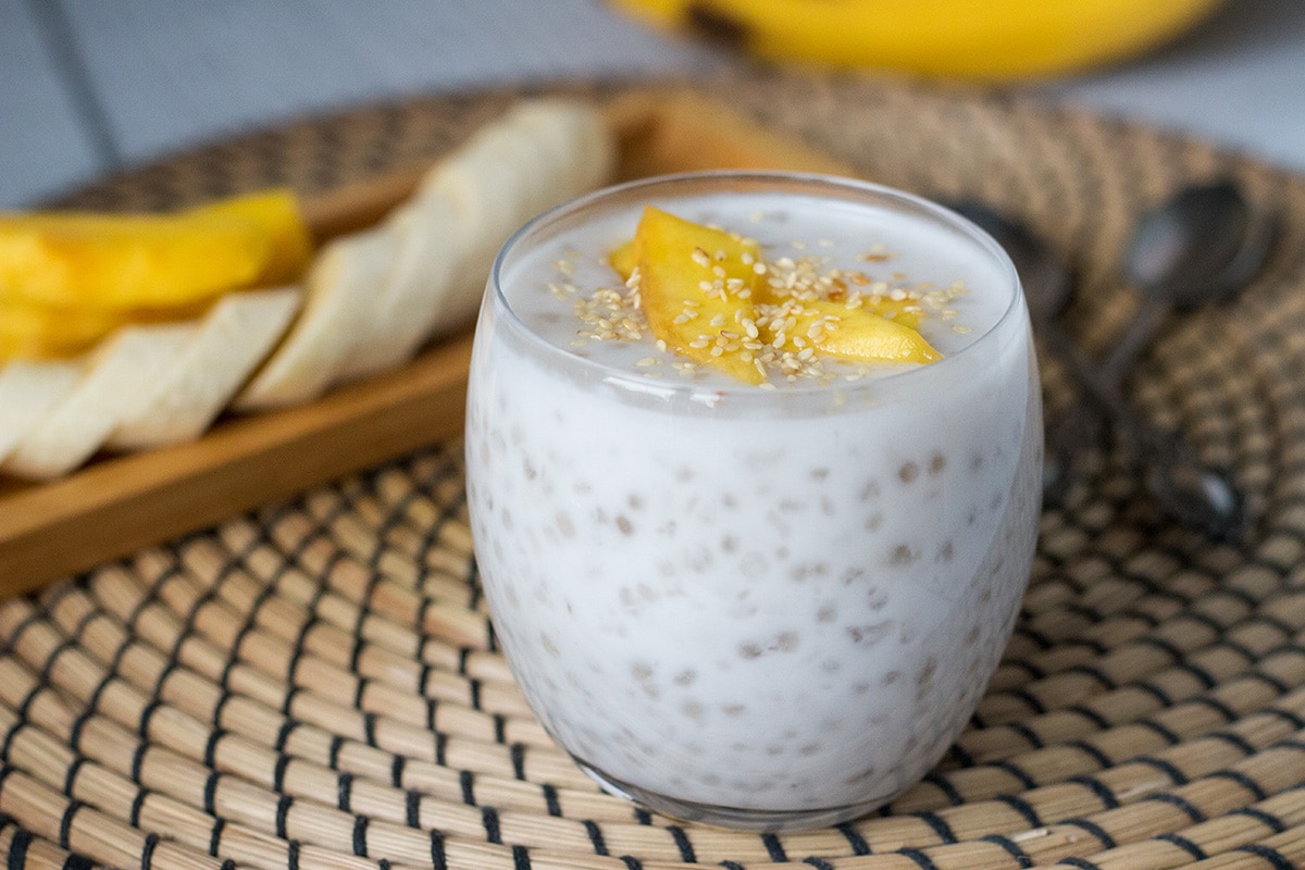 This Vietnamese banana tapioca pudding called Che Chuoi is awesome both warm and chilled! #pudding #vietnam #banana | cookingtheglobe.com