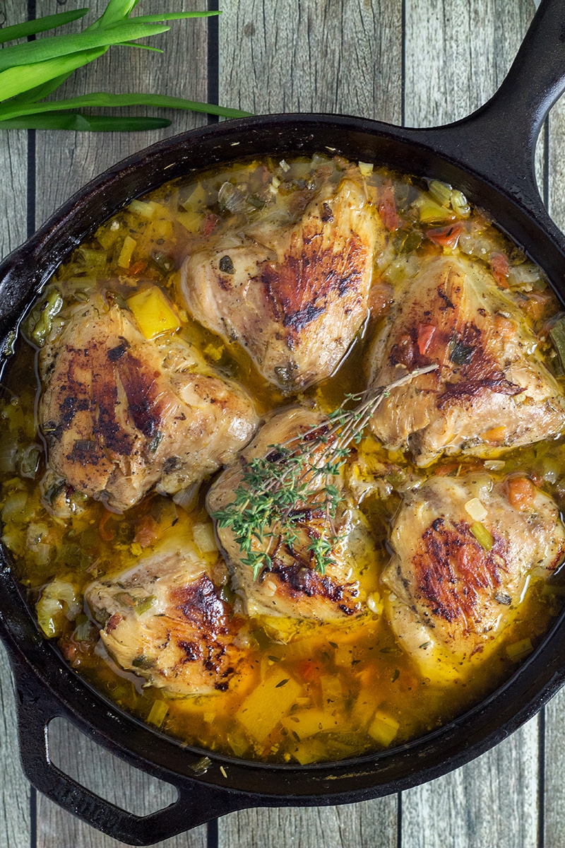 This Jamaican Brown Stew Chicken will bring the Caribbean to your home! | cookingtheglobe.com