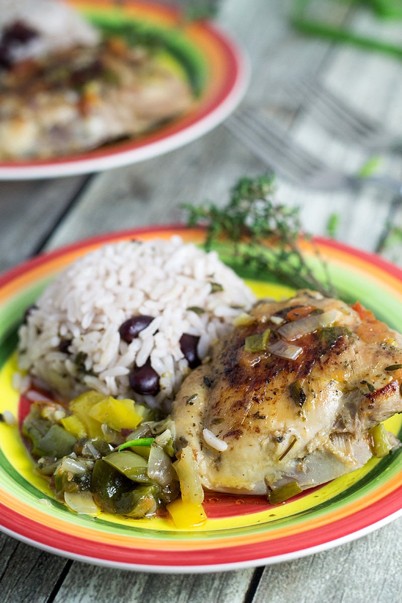 This Jamaican Brown Stew Chicken will bring the Caribbean to your home! | cookingtheglobe.com