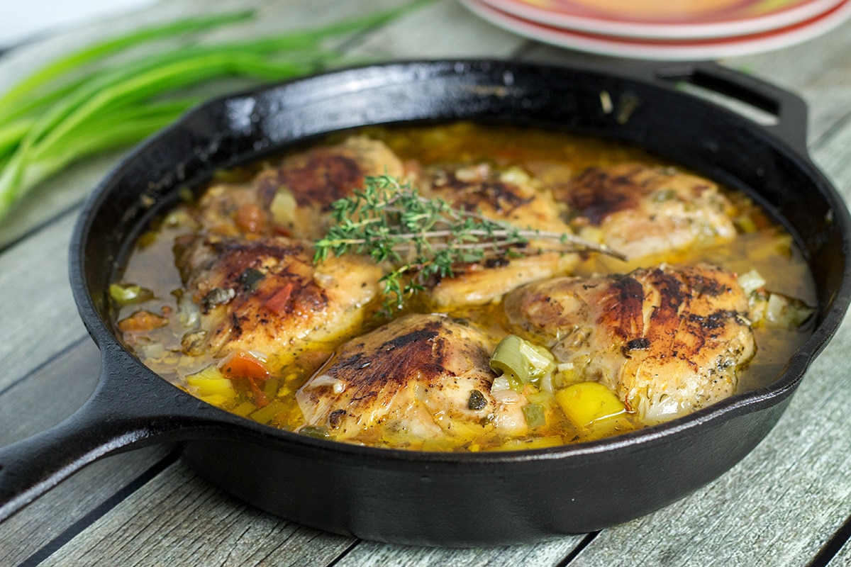 This Jamaican Brown Stew Chicken will bring the Caribbean to your home! | cookingtheglobe.com