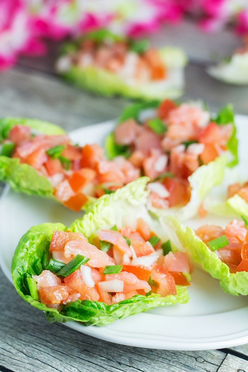 Lomi Lomi Salmon is a traditional Hawaiian side dish served at parties and gatherings. It requires only 4 ingredients and 10 minutes of your time! | cookingtheglobe.com