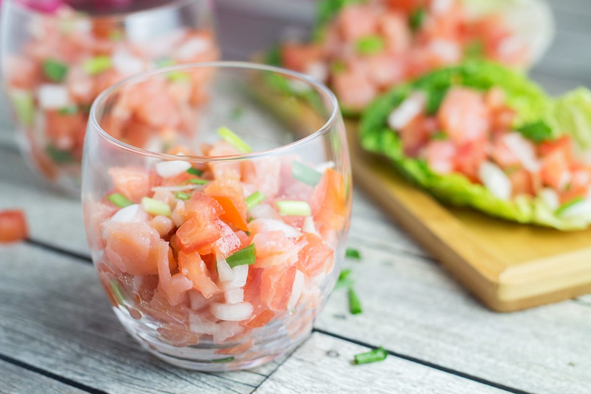 Lomi Lomi Salmon is a traditional Hawaiian side dish served at parties and gatherings. It requires only 4 ingredients and 10 minutes of your time! | cookingtheglobe.com