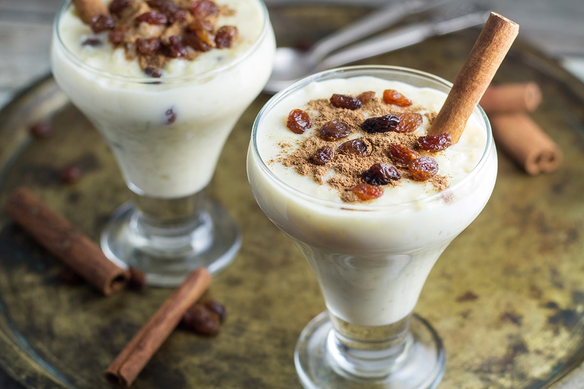 This Mexican Rice Pudding (Arroz Con Leche) is creamy, thick and sweet. Sprinkled with cinnamon and raisins! | cookingtheglobe.com