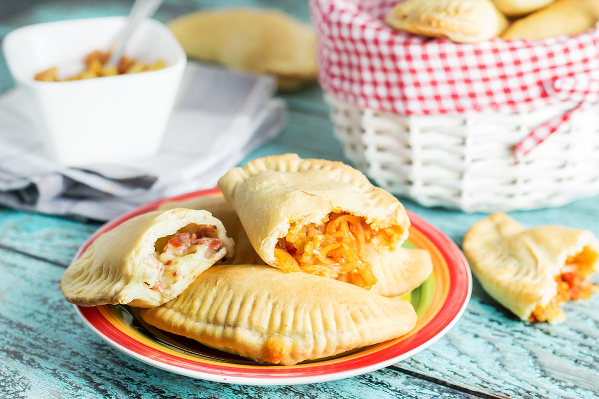 Panzerotti - savory Italian turnovers with mozzarella & prosciutto and onions & olives fillings! | cookingtheglobe.com