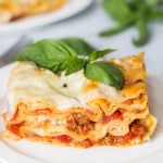Pasticho is a Venezuelan version of lasagna. It's creamy, meaty and cheesy! | cookingtheglobe.com