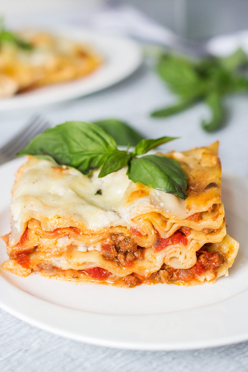 Pasticho is a Venezuelan version of lasagna. It's creamy, meaty and cheesy! | cookingtheglobe.com