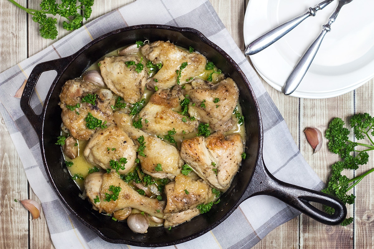 Pollo al Ajillo is a Spanish version of garlic chicken. This recipe requires only 7 ingredients to make! | cookingtheglobe.com
