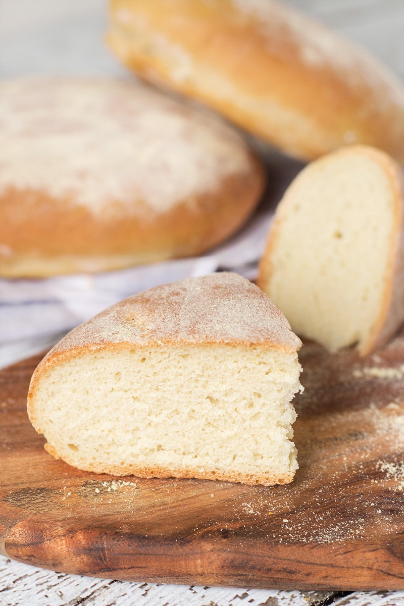 This staple Moroccan bread (Khobz) is a cornerstone of Moroccan diet. It's eaten every single day! | cookingtheglobe.com