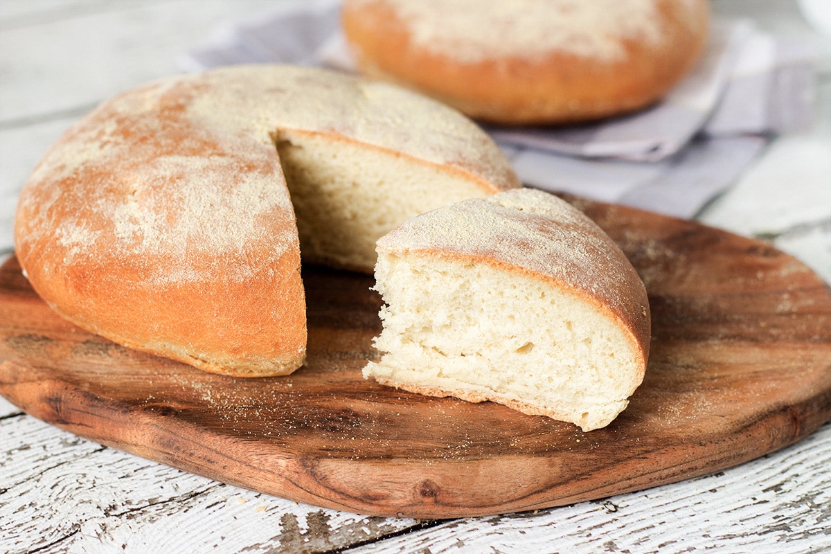 This staple Moroccan bread (Khobz) is a cornerstone of Moroccan diet. It's eaten every single day! | cookingtheglobe.com