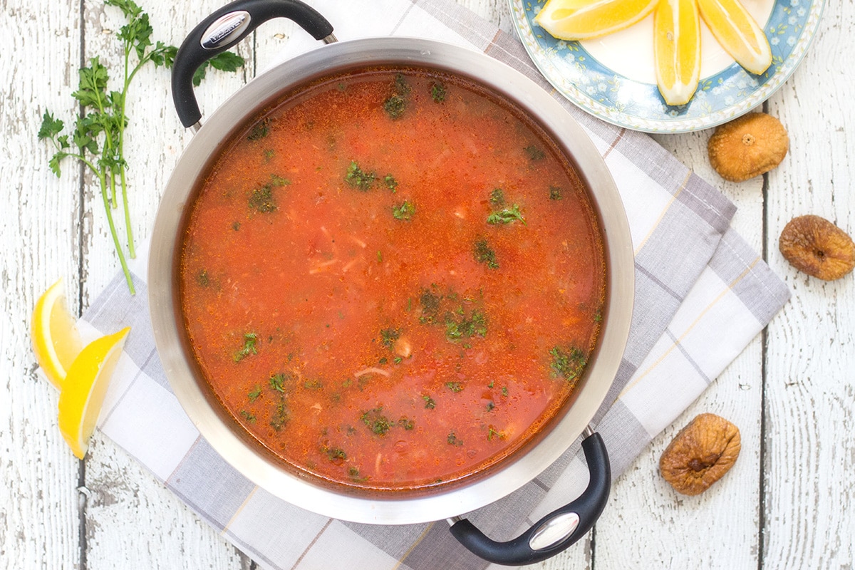 Harira soup comes from Morocco and combines beef, chickpeas, plenty of tomatoes, a few herbs and of course spices! | cookingtheglobe.com