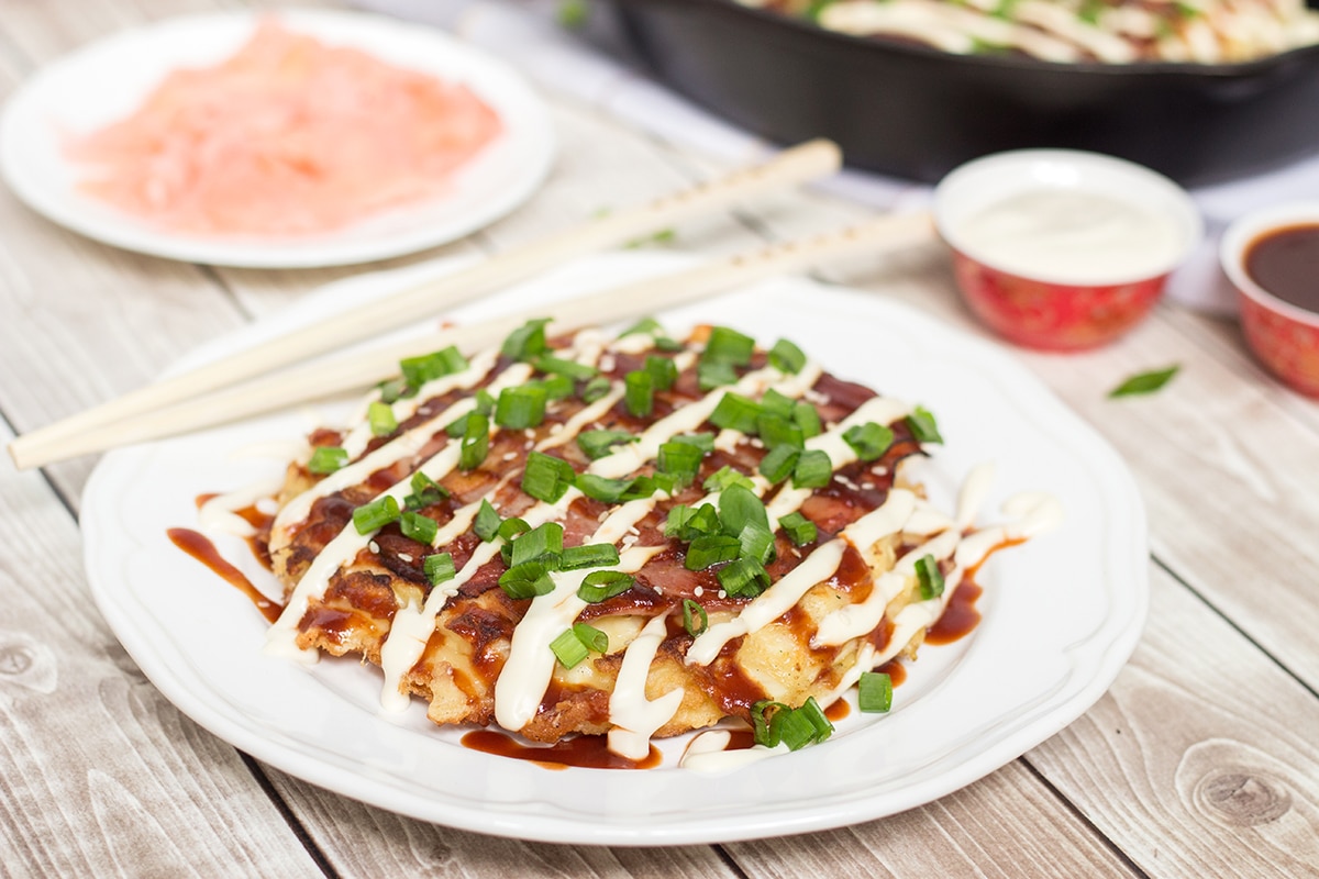 https://cookingtheglobe.com/wp-content/uploads/2016/05/japanese-pancake-okonomiyaki-recipe-9.jpg