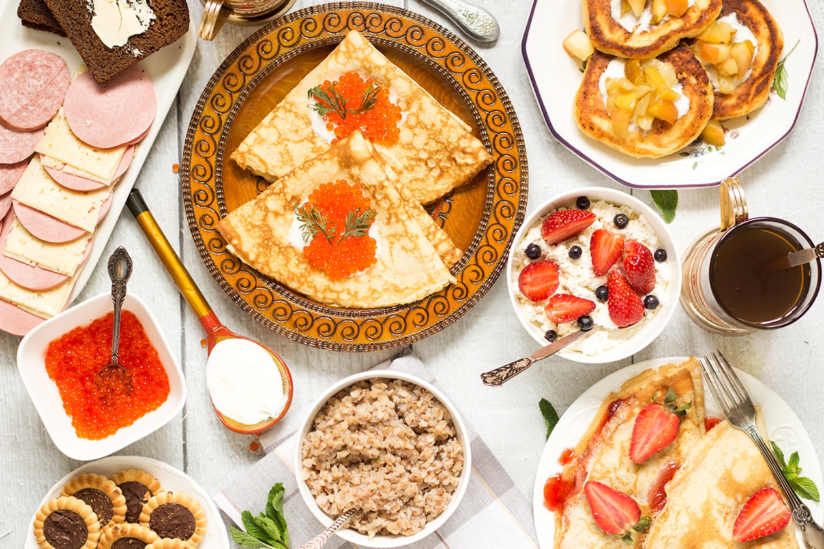 A look at the traditional Russian breakfast featuring two types of pancakes, porridge (kasha), sandwiches (buterbrody) and tea with cookies! | cookingtheglobe.com