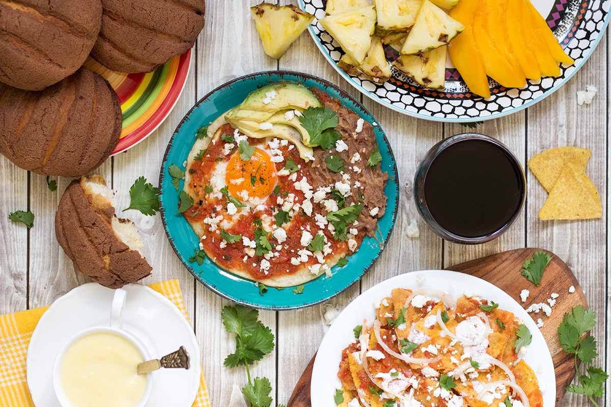 A look at the traditional Mexican breakfast which features spicy fried eggs (Huevos Rancheros), tortilla chips in a sauce (Chilaquiles), sweet bread and the hot corn drink (Atole)!