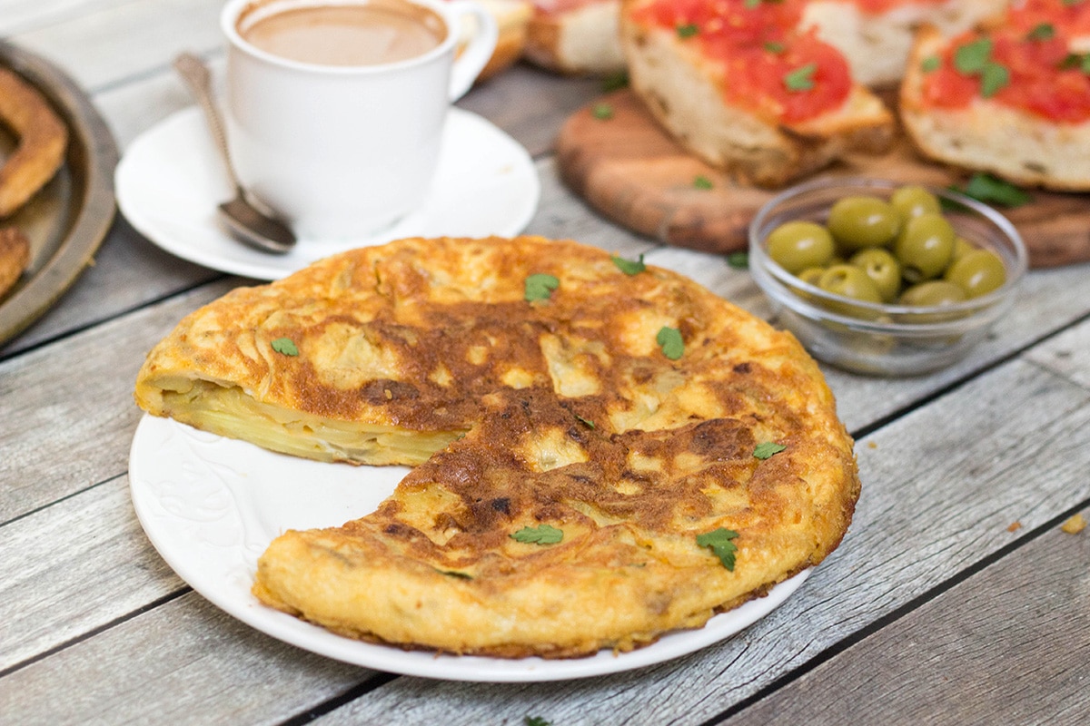 A look at the traditional Spanish breakfast featuring the famous Spanish potato omelette, churros and hot chocolate, and a big variety of delicious sandwiches!