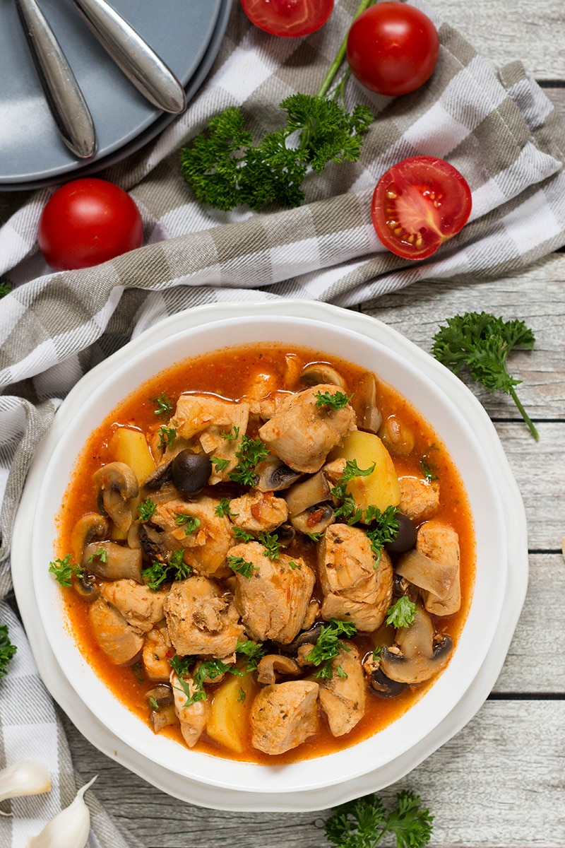 This traditional Puerto Rican Chicken Stew (Pollo Guisado) is easy and quick to make. Perfect as a weeknight dinner! | cookingtheglobe.com