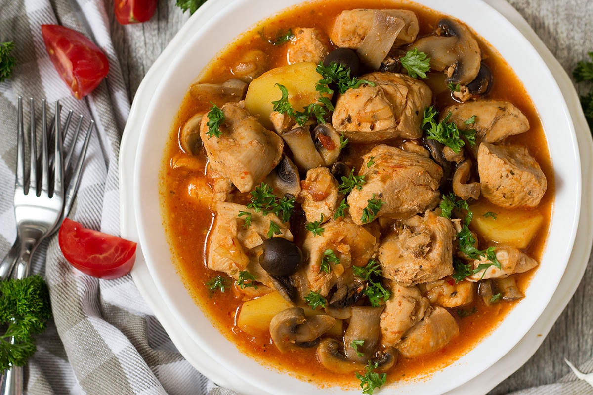 This traditional Puerto Rican Chicken Stew (Pollo Guisado) is easy and quick to make. Perfect as a weeknight dinner! | cookingtheglobe.com