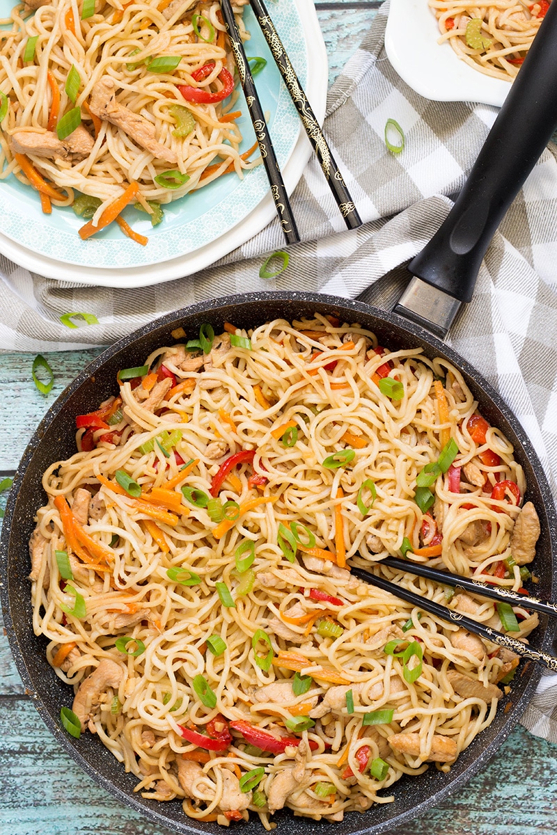 If you have ever been in Chinese restaurant, you must have tried Chicken Lo Mein. Did you know that you can make it at home? It's quick and easy to prepare! | cookingtheglobe.com