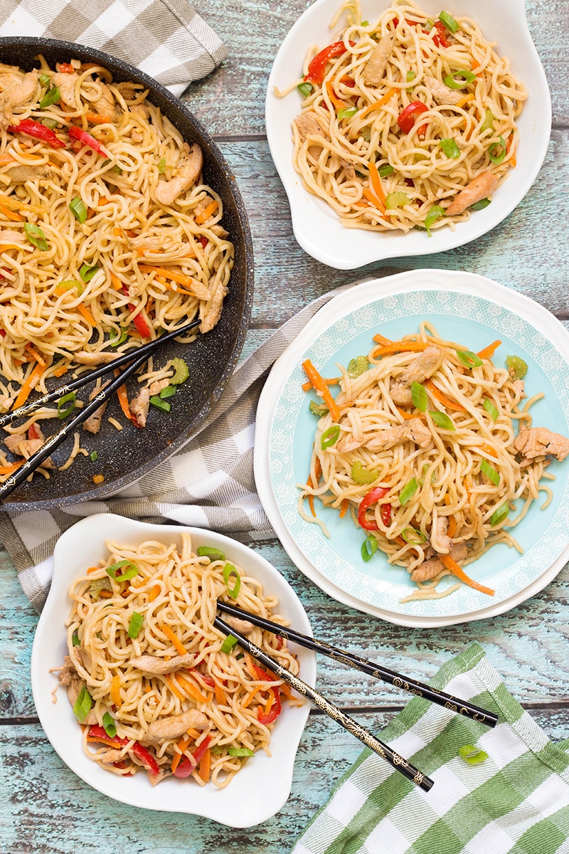 If you have ever been in Chinese restaurant, you must have tried Chicken Lo Mein. Did you know that you can make it at home? It's quick and easy to prepare! | cookingtheglobe.com