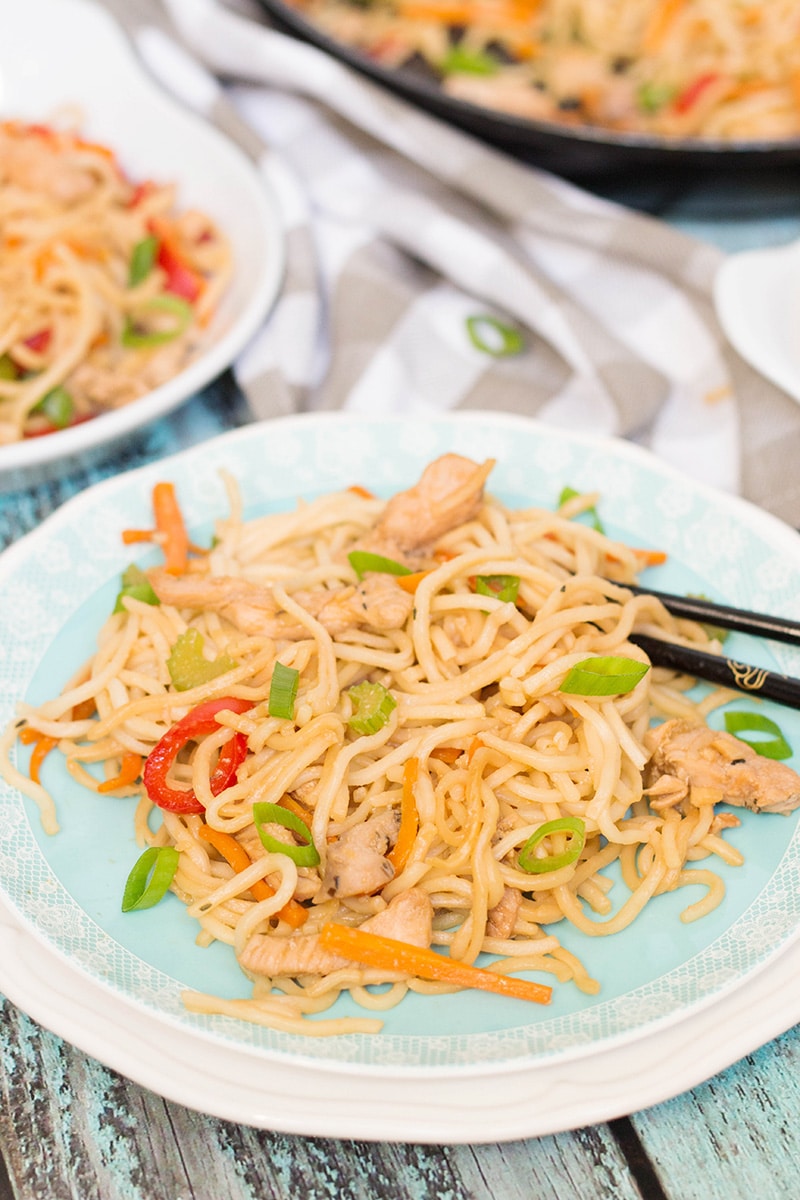 If you have ever been in Chinese restaurant, you must have tried Chicken Lo Mein. Did you know that you can make it at home? It's quick and easy to prepare! | cookingtheglobe.com