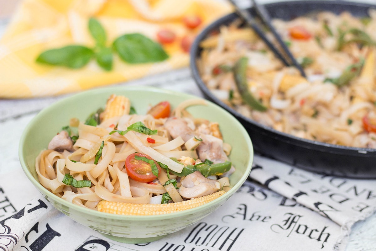 These Thai Drunken Noodles (Pad Kee Mao) are said to be a great hangover cure. I don't know about that, but they are surely perfect as a quick weeknight dinner! | cookingtheglobe.com