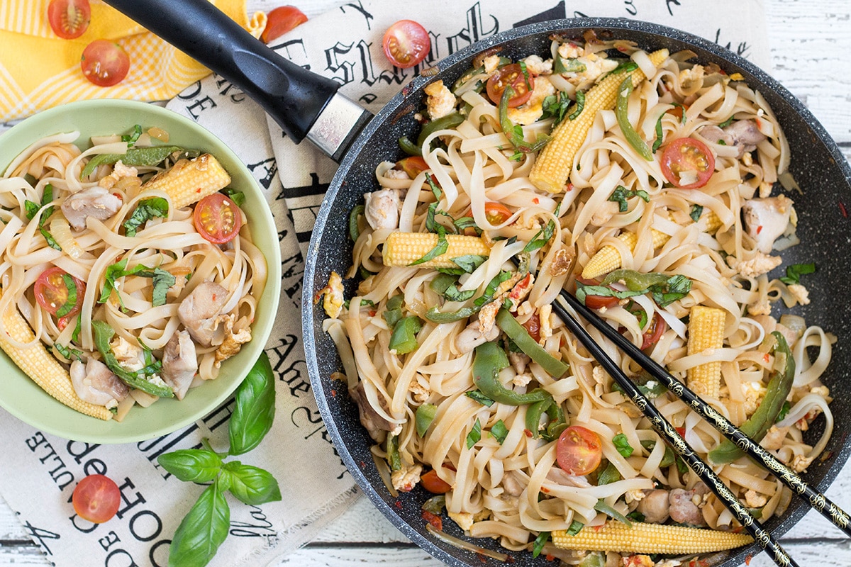 These Thai Drunken Noodles (Pad Kee Mao) are said to be a great hangover cure. I don't know about that, but they are surely perfect as a quick weeknight dinner! | cookingtheglobe.com