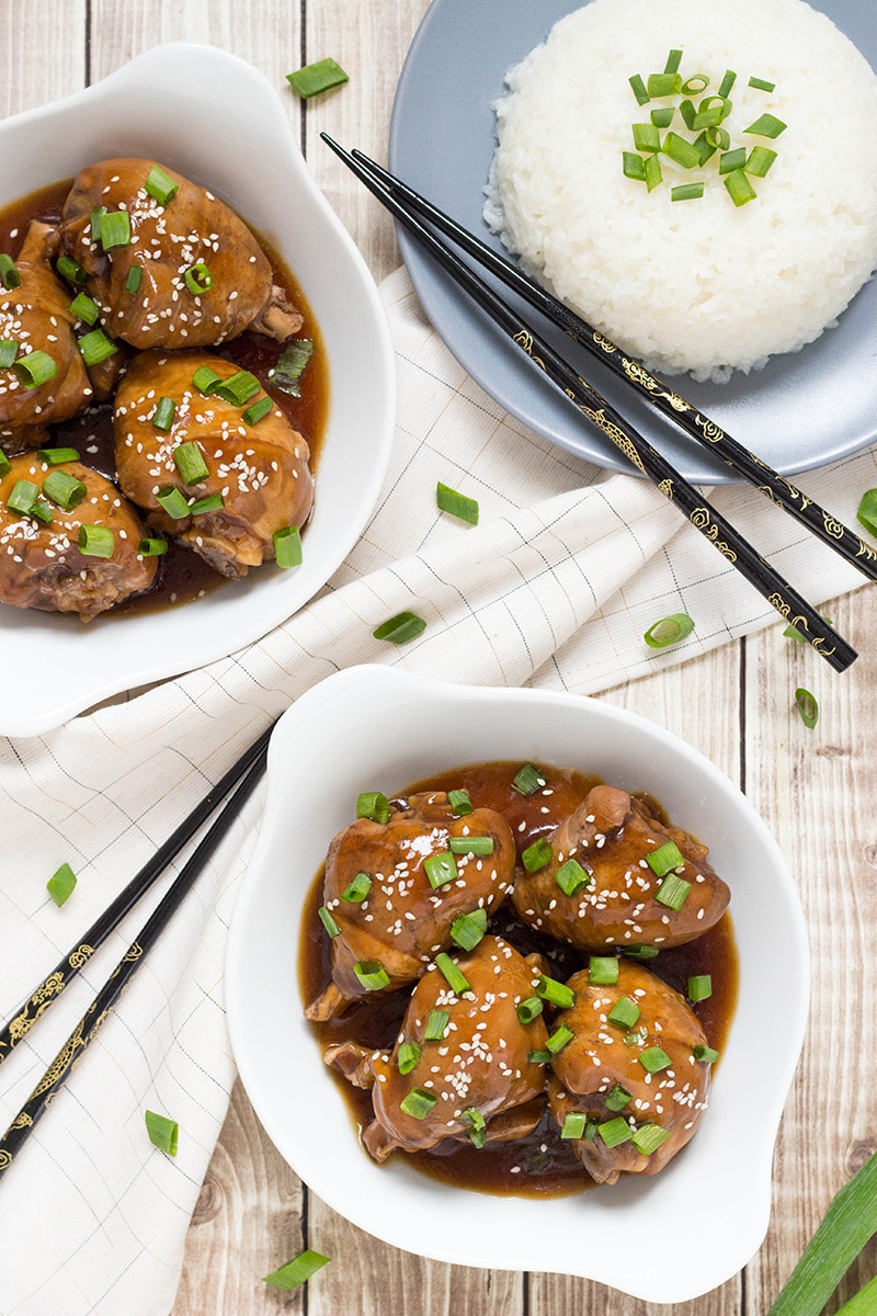 Hawaiian Shoyu Chicken is an Asian inspired dish where poultry is simmered in a fantastic soy based sauce. This one is really easy and quick to make. Perfect weeknight dinner! | cookingtheglobe.com