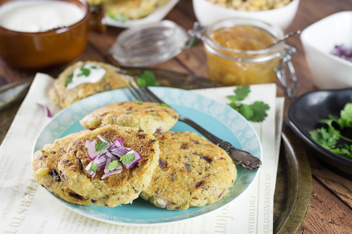 These Indian Mashed Potato and Quinoa Patties (Aloo Tikki) are really easy to make and make a perfect #vegan friendly dinner! | cookingtheglobe.com