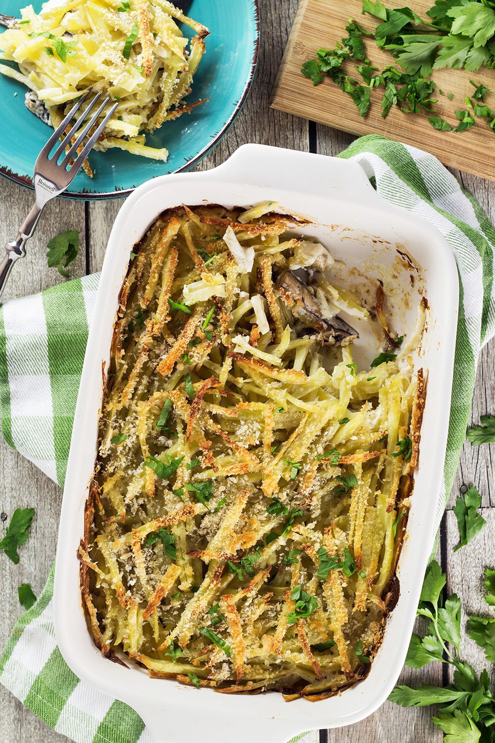 Janssons Frestelse or Jansson's Temptation is a classic Swedish potato and sprat casserole traditionally served on Christmas but great any time of the year. Creamy, hearty, filling! | cookingtheglobe.com