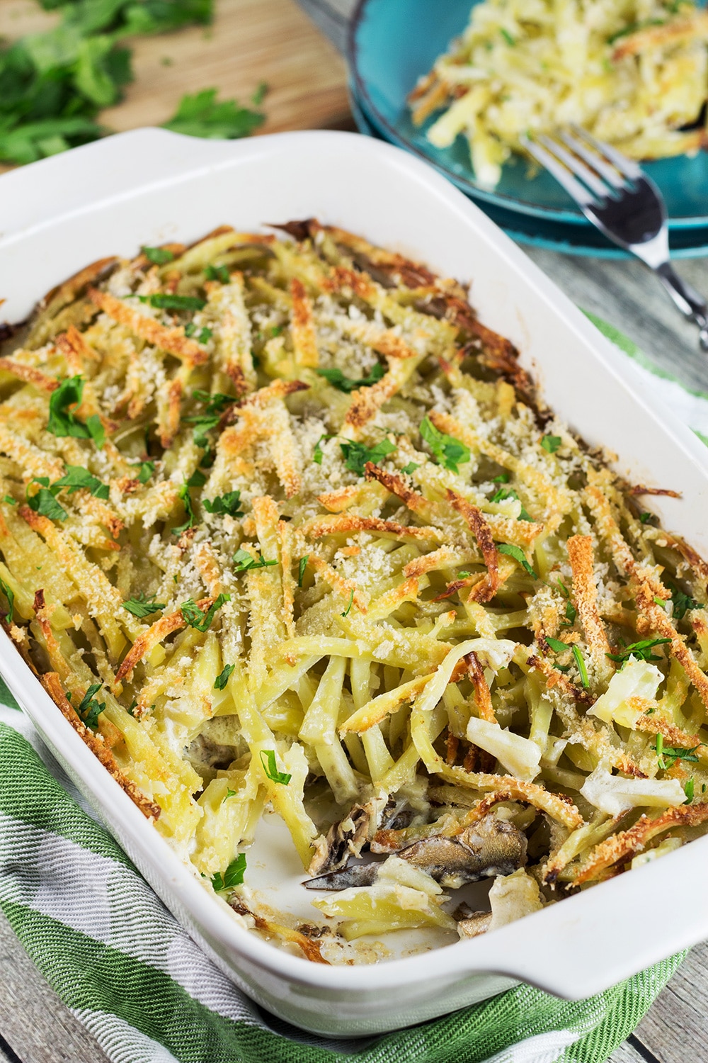 Janssons Frestelse or Jansson's Temptation is a classic Swedish potato and sprat casserole traditionally served on Christmas but great any time of the year. Creamy, hearty, filling! | cookingtheglobe.com