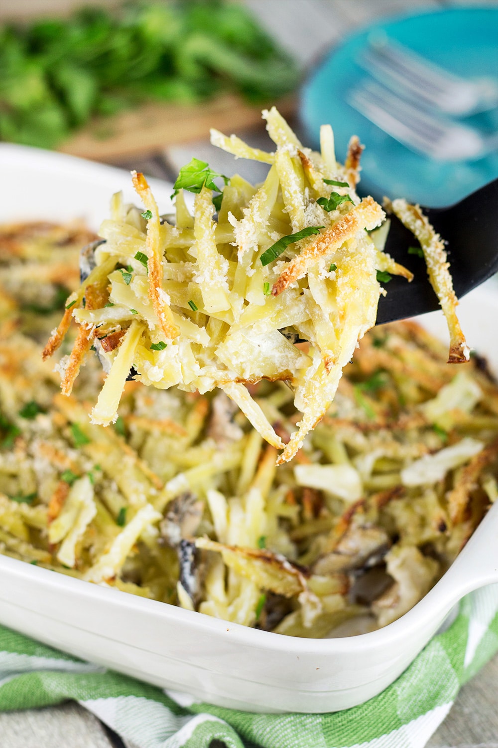 Janssons Frestelse or Jansson's Temptation is a classic Swedish potato and sprat casserole traditionally served on Christmas but great any time of the year. Creamy, hearty, filling! | cookingtheglobe.com