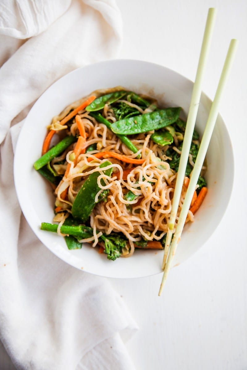 21 outstanding Shirataki Noodle Recipes to Enjoy This Zero-Calorie No-Carb Pasta from Japan! #glutenfree #paleo #keto #lowcarb | cookingtheglobe.com