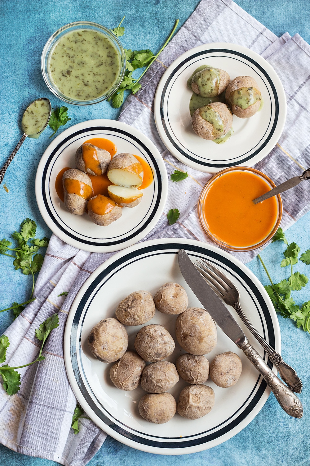 Canarian Wrinkly Potatoes (Papas Arrugadas) make a perfect side dish to any meal. They are really easy to make and require only 2 ingredients! | cookingtheglobe.com