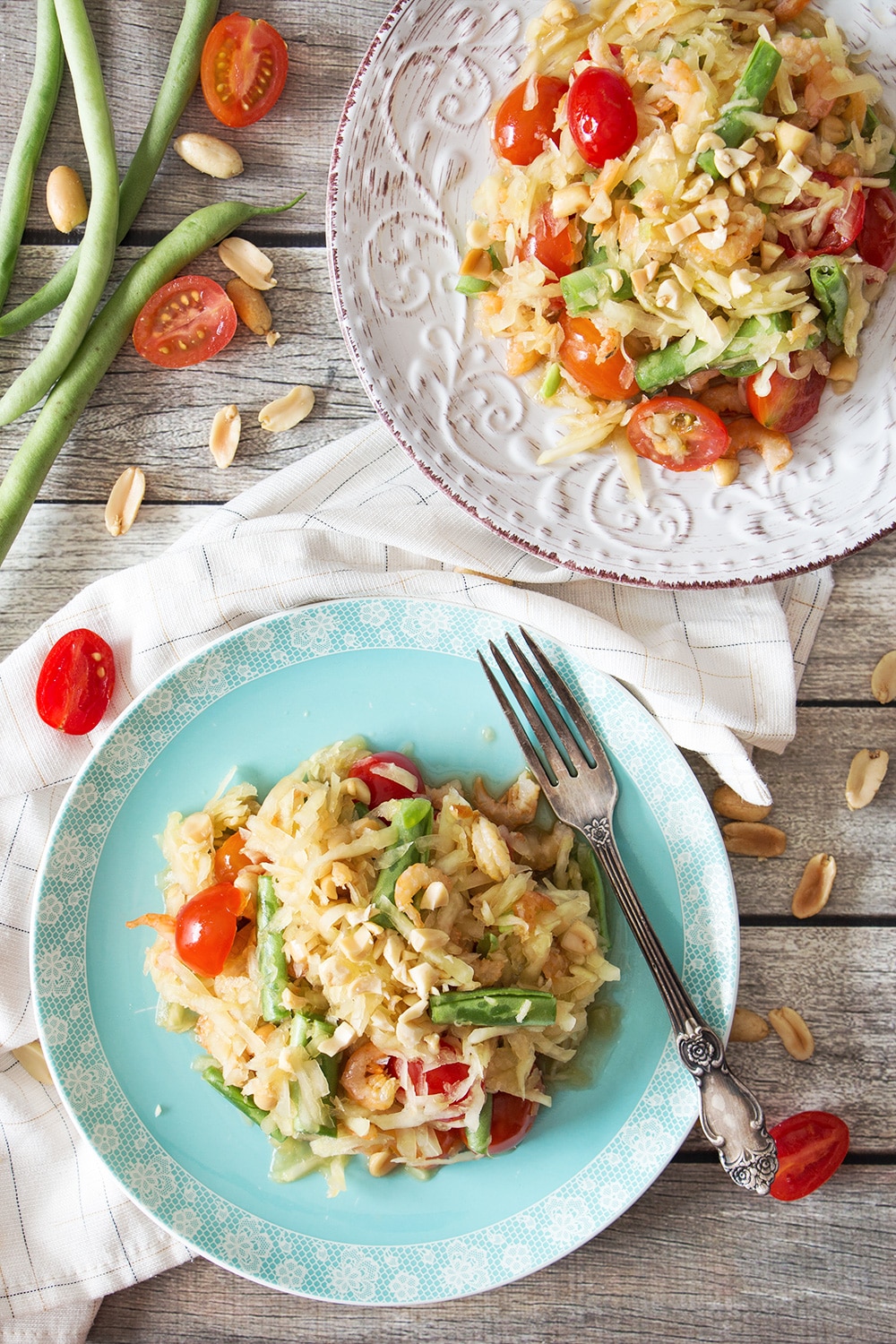 This Thai Green Papaya Salad, also known as Som Tum or Som Tam, combines a wide range of unique flavors making it unique and crazy delicious! | cookingtheglobe.com