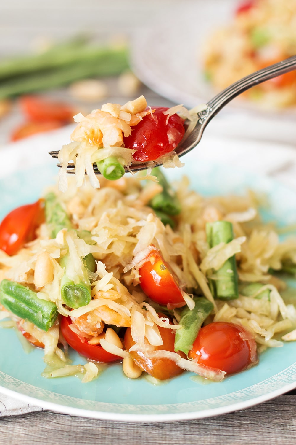 This Thai Green Papaya Salad, also known as Som Tum or Som Tam, combines a wide range of unique flavors making it unique and crazy delicious! | cookingtheglobe.com