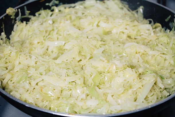 Braising fresh cabbage in a skillet
