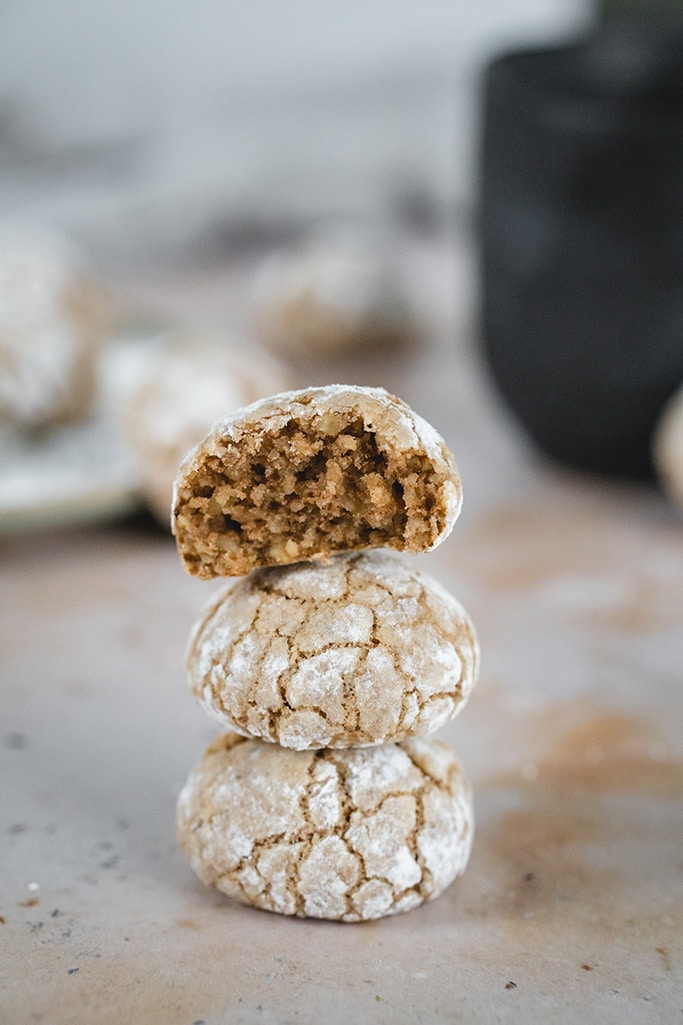 Moroccan Walnut Cookies (Ghriba) - Cooking The Globe