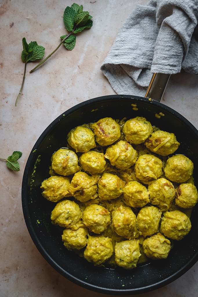 Chicken kofta korma in a pan