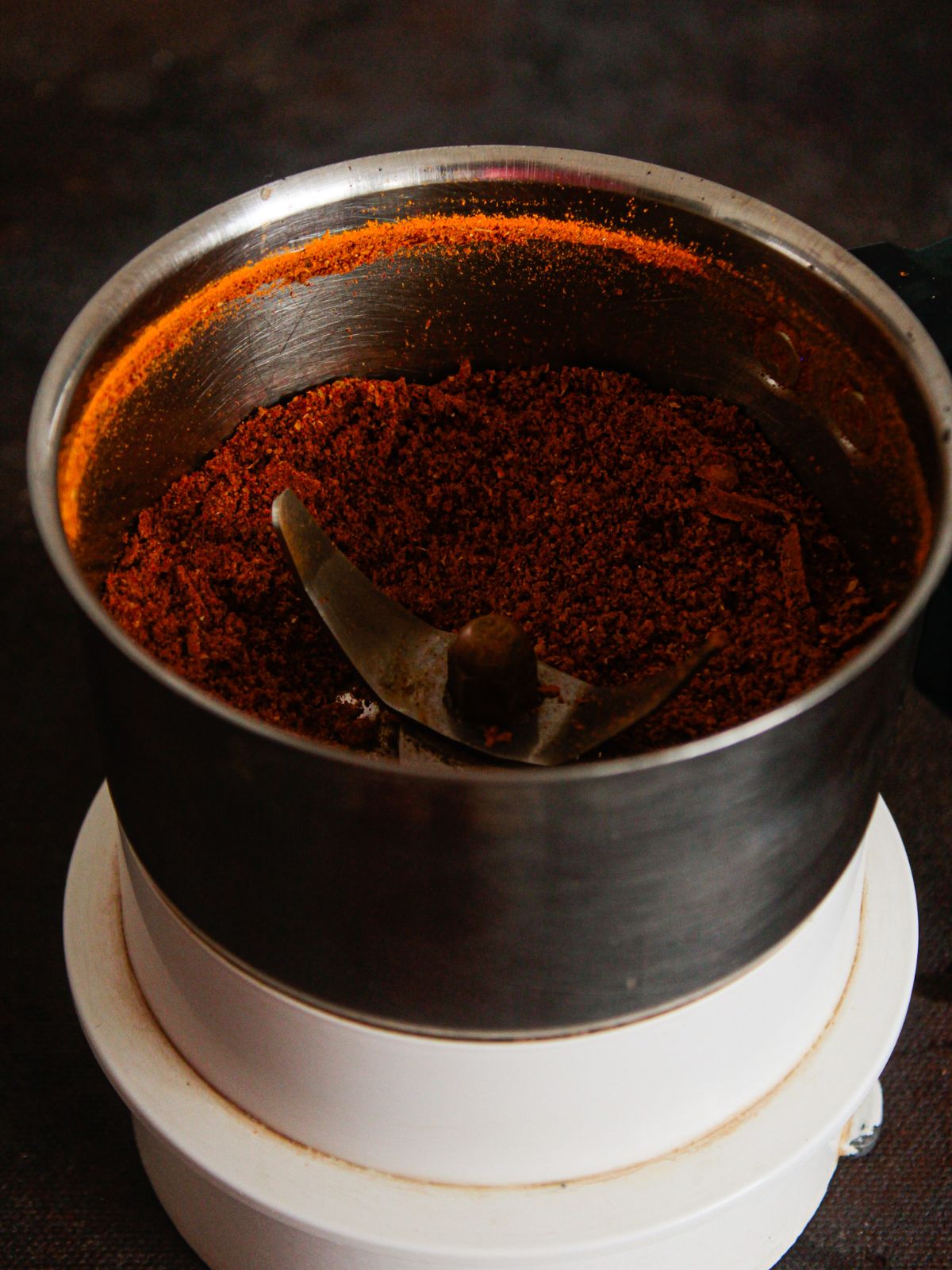 spice grinder of madras curry powder
