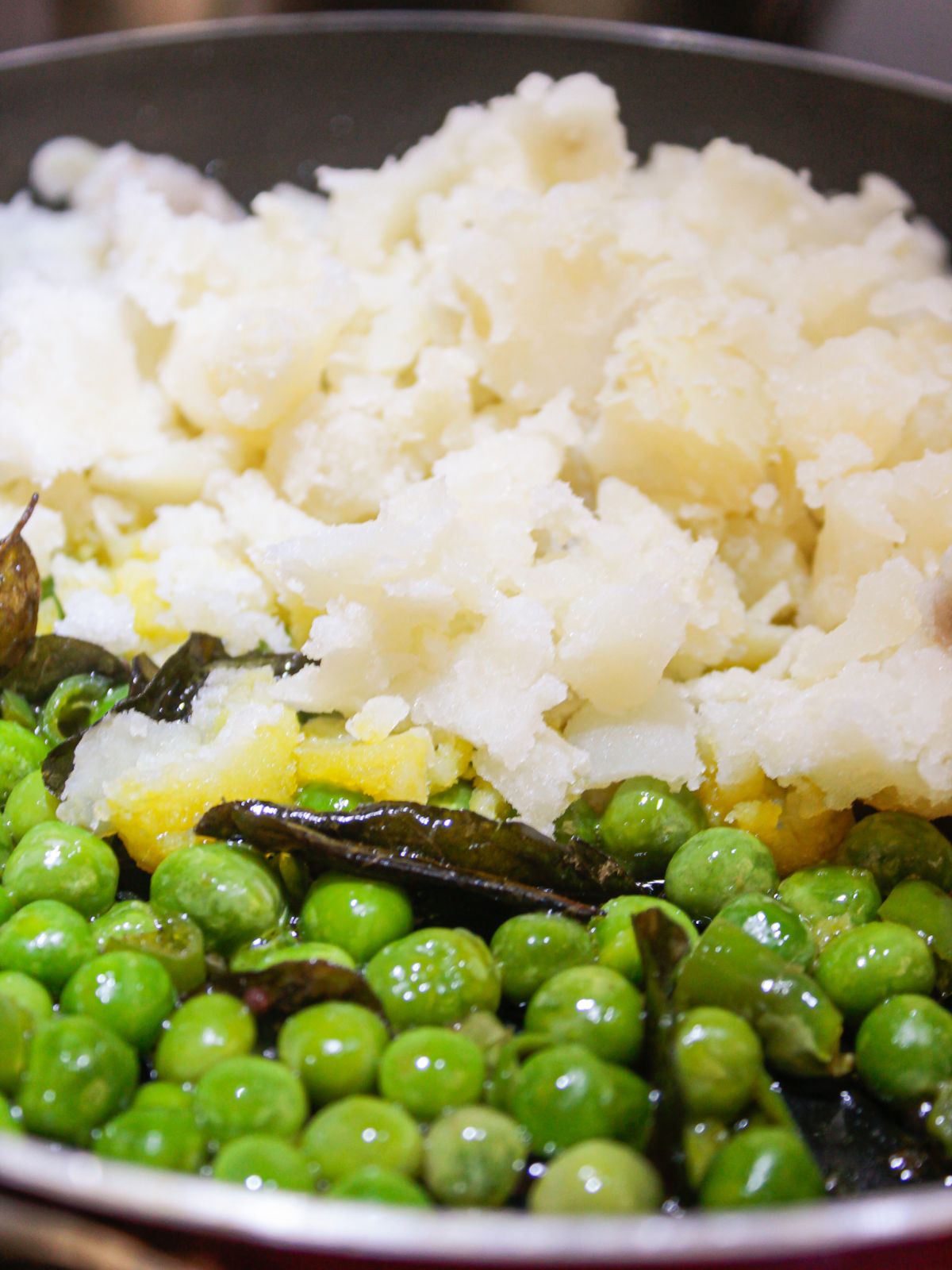 mashed potatoes and peas in skillet
