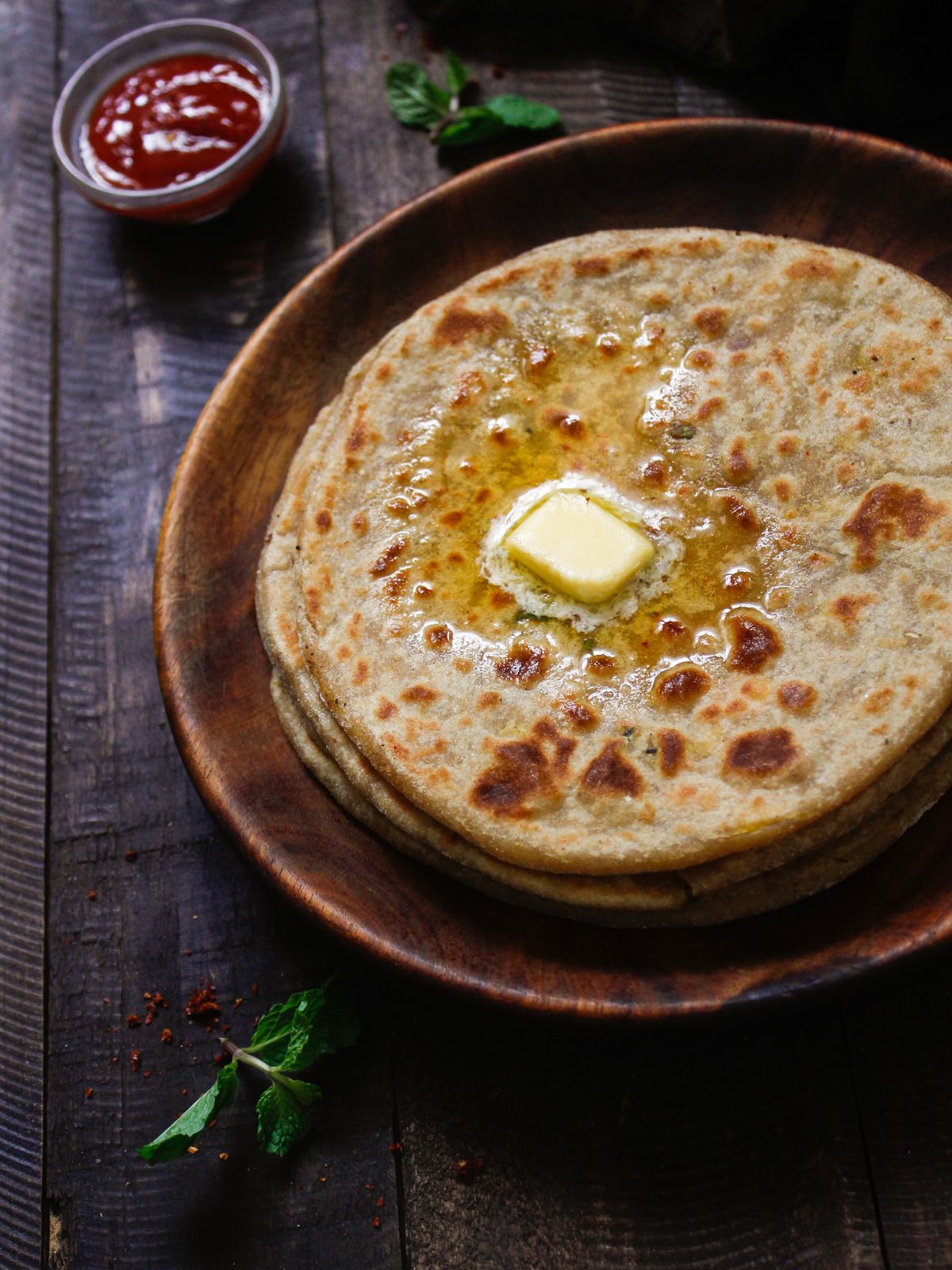 Paneer paratha served with butter