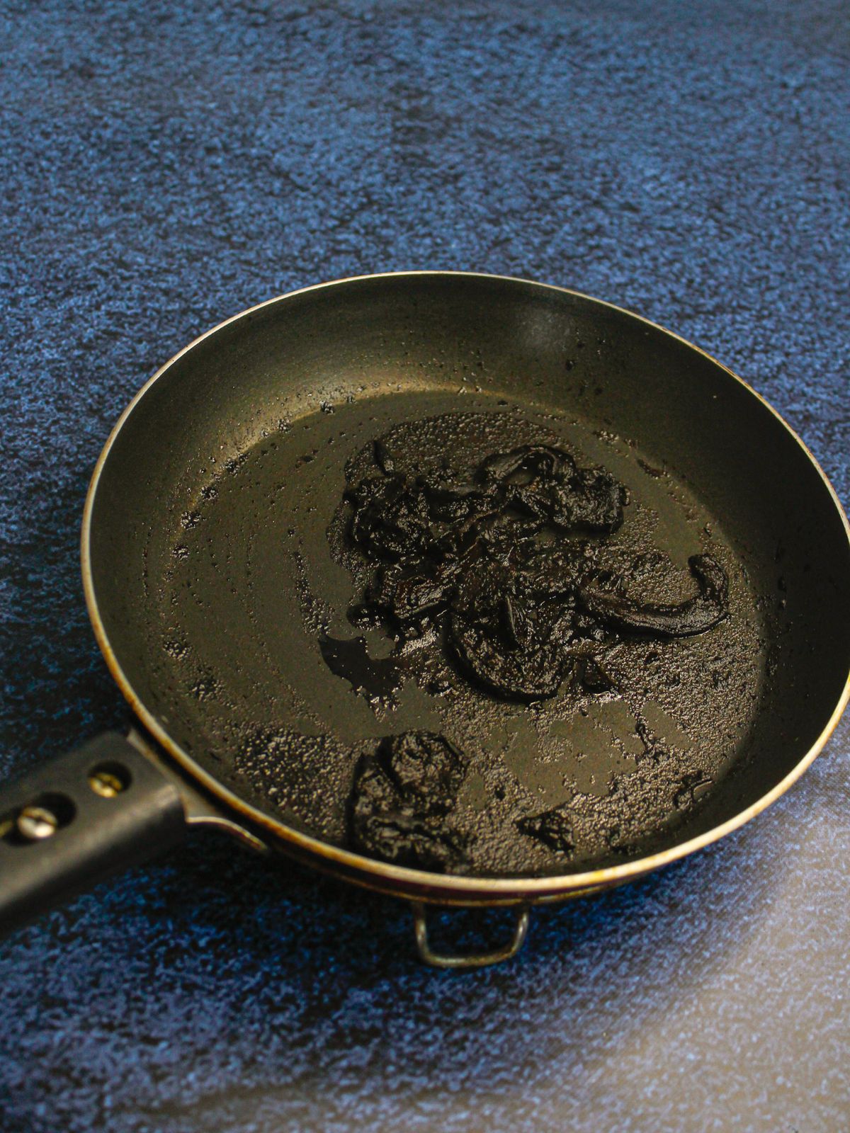 voil goroka in a pan