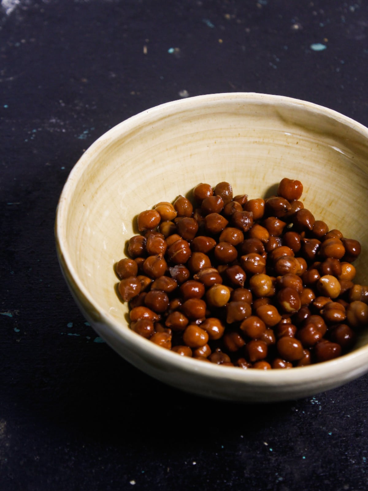 Boiled chickpeas in a bowl